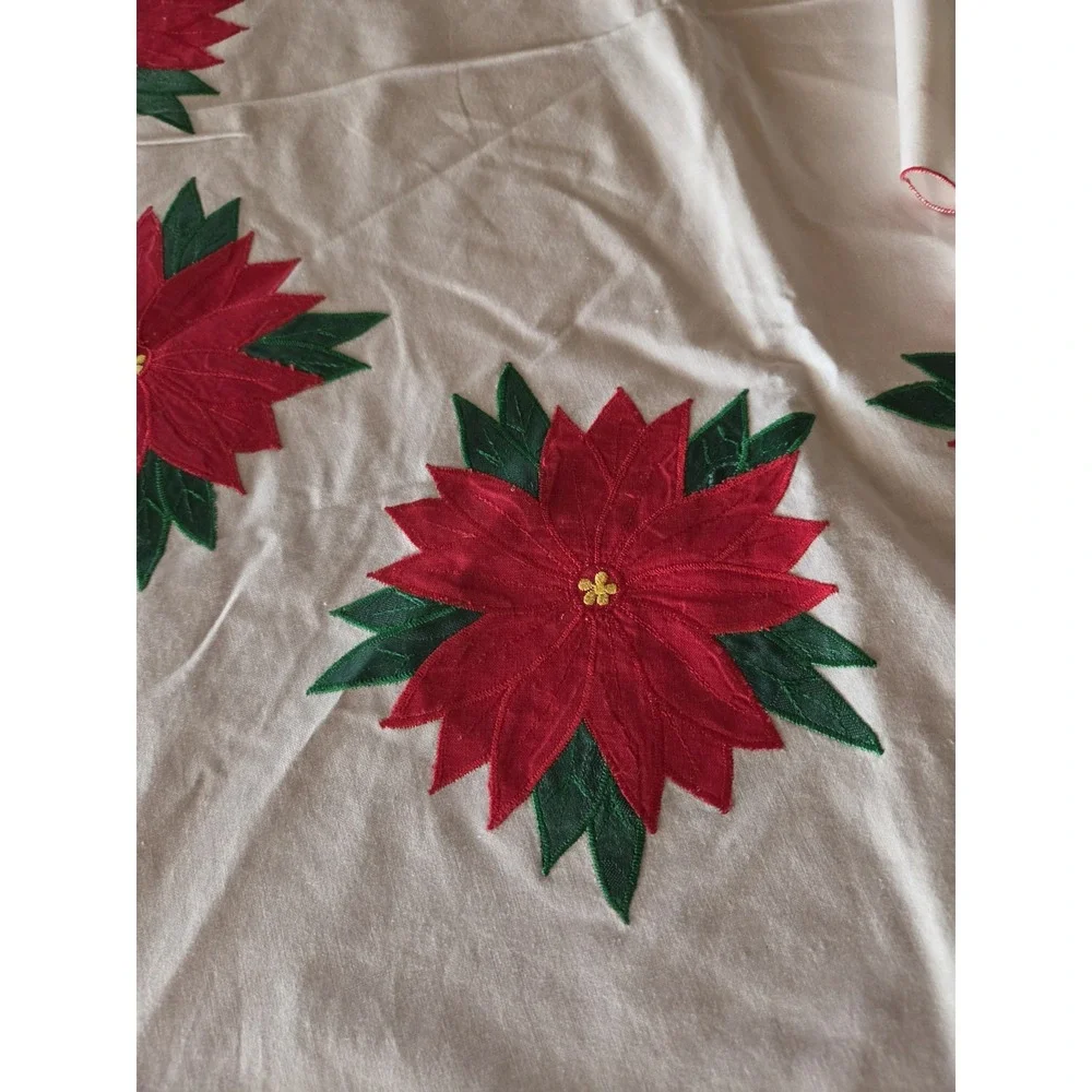 Poinsettas 66 Round Tablecloth White Red & Green Scalloped Edge 8 Napkins Retro
